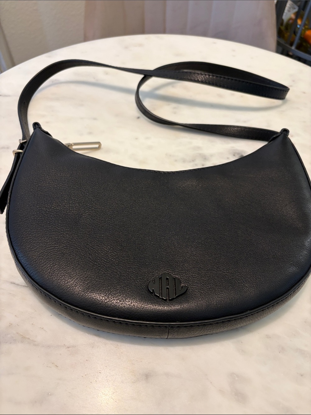 New Amstredam Leatherworks Silas Crossbody - Picture 5 of 9